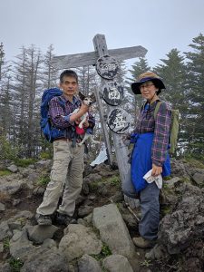 西岳山頂での家族写真