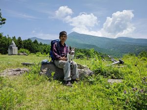 編笠山をバックに記念撮影