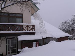 上屋根からの落雪